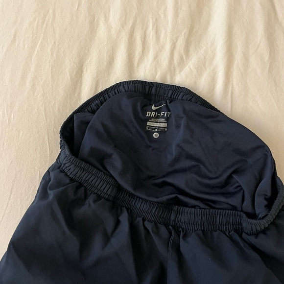 Nike Black Athletic Shorts Lightweight Moisture-Wicking - Picture 4 of 4